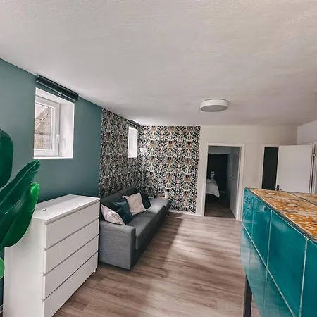 Διαμέρισμα Sali-bayreuth - Charming Near Zoo In With Terrace, Free Wi-fi & 24-hour Front Desk *